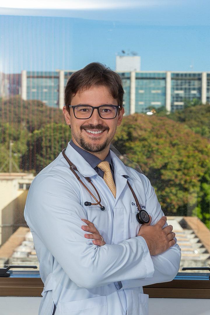 Retrato de Dr. Ariel Rezende
